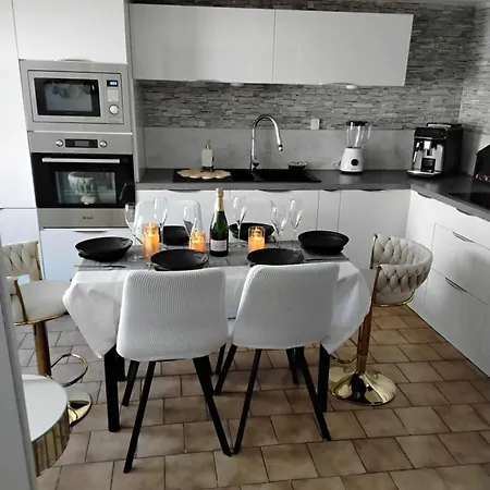 Un Ete Sans Fin - 3 Chambres- 3 Lits - Balneo Holiday home Ay-Champagne